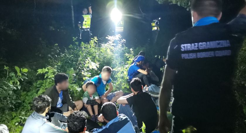 Ciężarówka z 34 nielegalnymi imigrantami zatrzymana w Kobiórze