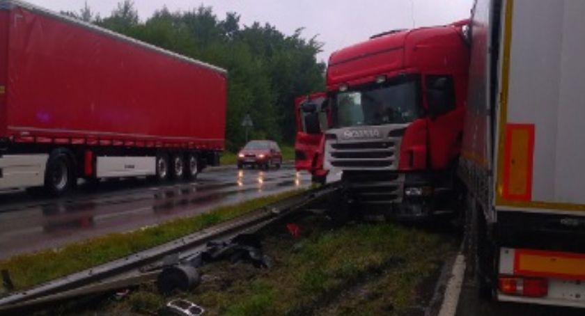 Groźny wypadek na DK1 w Bielsku-Białej. Poważne utrudnienia w kierunku Katowic
