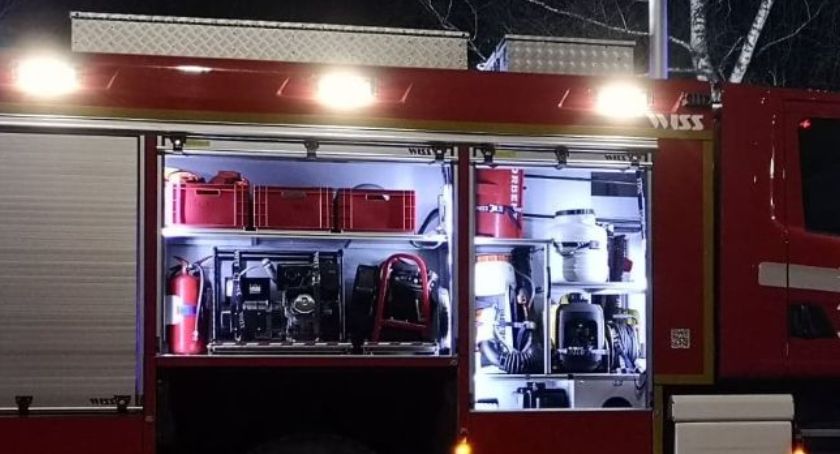 Pożar w Jaworzu. Dom zapalił się od uderzenia pioruna