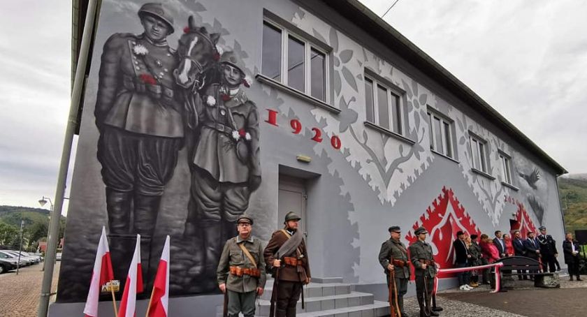 W Porąbce powstał mural z okazji 100-lecia Bitwy Warszawskiej FOTO