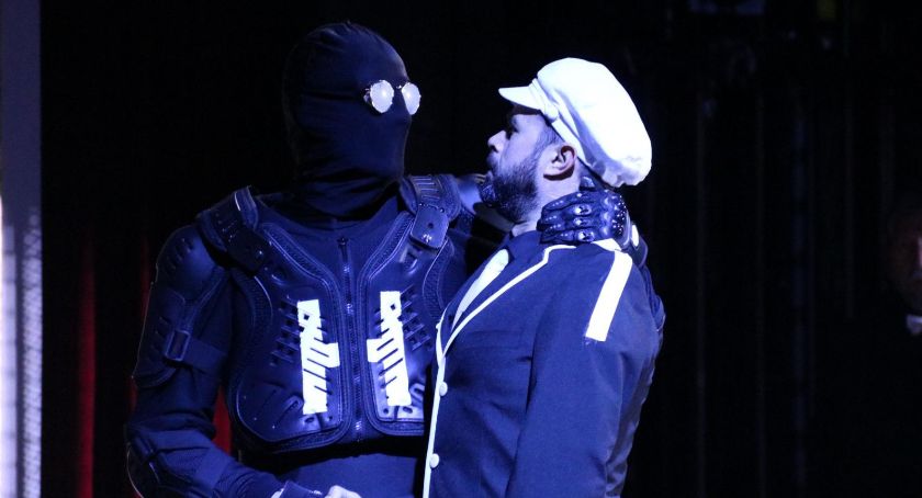 Gangsterzy i superbohater. Zły - Premiera w bielskim teatrze