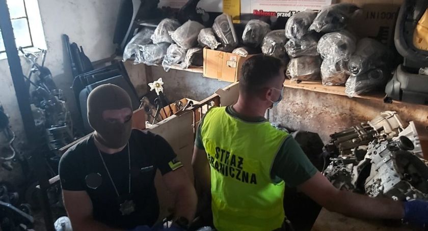 Nalot na dziuplę samochodową w okolicy Bielska-Białej FOTO