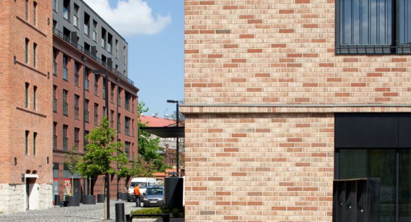 Nowoczesna architektura w starym, dobrym stylu. Jak uzyskać taki efekt na elewacji swojego budynku?
