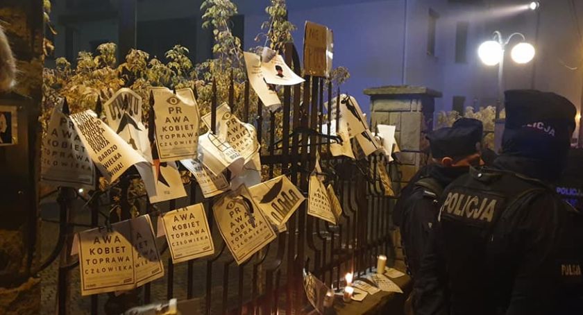 Protest antyaborcyjny w Bielsku-Białej zakończył się awanturą pod siedzibą kurii 