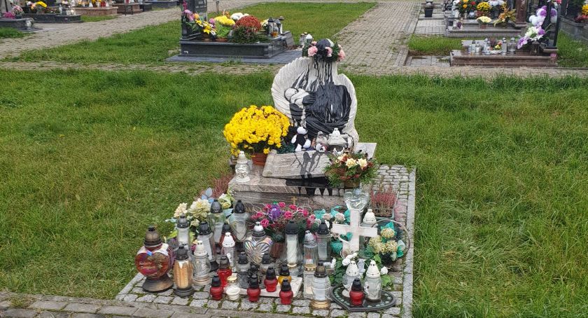 Pomnik Dzieci Utraconych zdewastowany FOTO