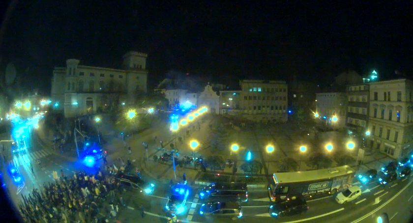 Protesty mają mniejszą frekwencję ale wciąż trwają 