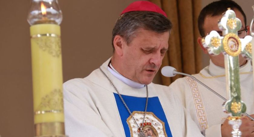 Czy księża przyjdą z kolędą? Biskup Pindel podjął decyzję w sprawie wizyty duszpasterskiej