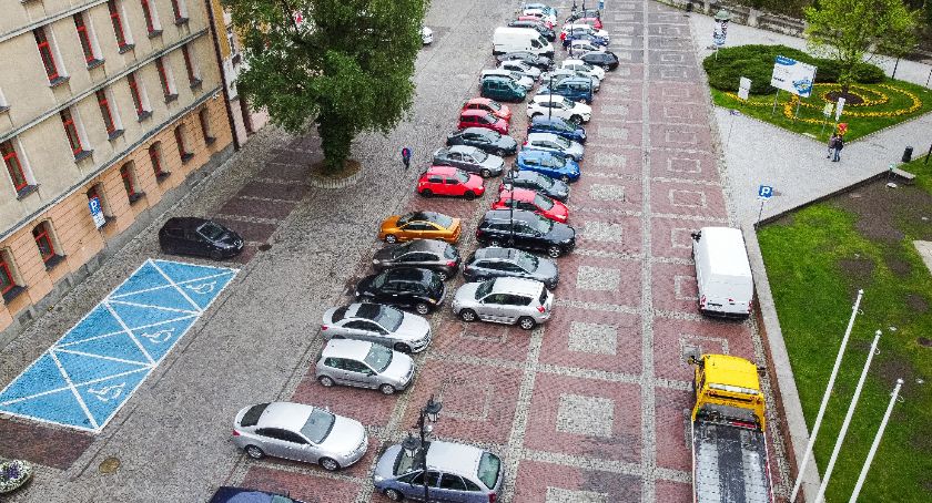 Utrudnienia w parkowaniu na Placu Ratuszowym 