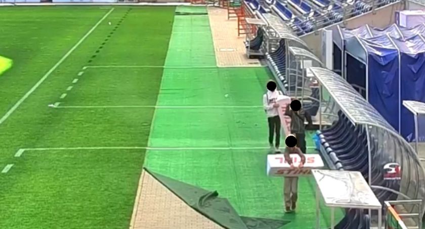 Rozpoznajesz tych małoletnich? Ukradli ze stadionu wyposażenie, szuka ich policja FILM i FOTO