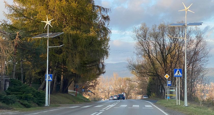 Hybrydowe latarnie na starej drodze Bielsko-Biała - Żywiec 