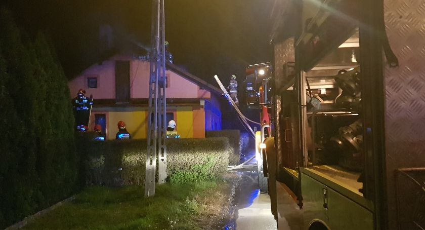 W Czańcu od sadzy w kominie zapalił się dom
