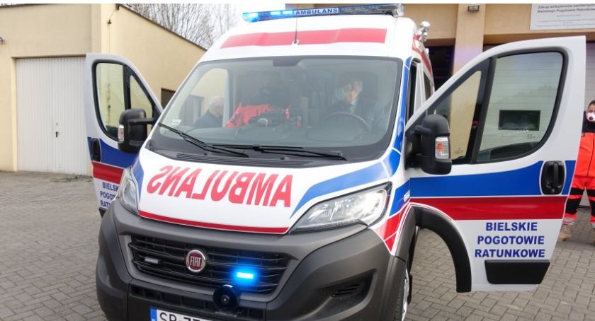 Nowa karetka z respiratorem w bielskim pogotowiu