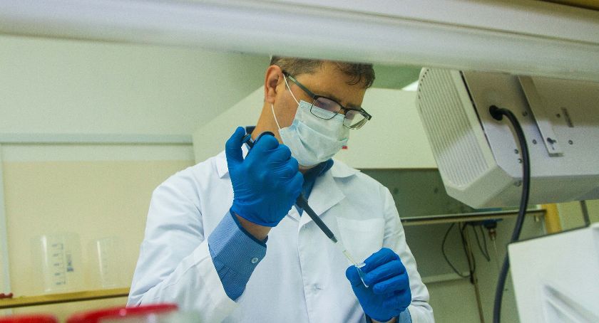 Jak długo mamy przeciwciała po zakażeniu koronawirusem?