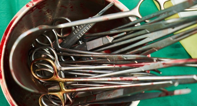 Myjka ultradźwiękowa gwarantuje, że narzędzia lekarskie po zabiegu znów będą sterylne