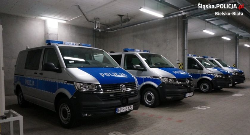 Pięć nowych radiowozów wyjechało na drogi Bielska-Białej i powiatu bielskiego FOTO