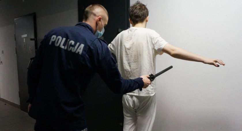 Poszukiwany w 10 różnych sprawach wpadł przez kradzież używanego telefonu w Bielsku-Białej