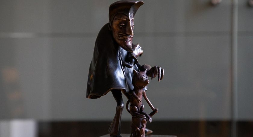 Tajemniczy Don Pedro podąża za Bartolinim i Smokiem | Jest już projekt rzeźby FOTO
