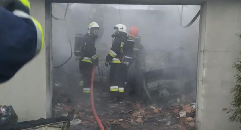 Pożar na ulicy Krakowskiej | Spłonęły zabytkowe samochody FOTO