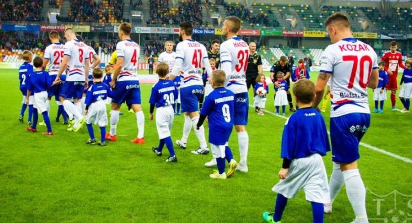 Wietrzenie w Szatni Górali. Sześciu zawodników na wylocie