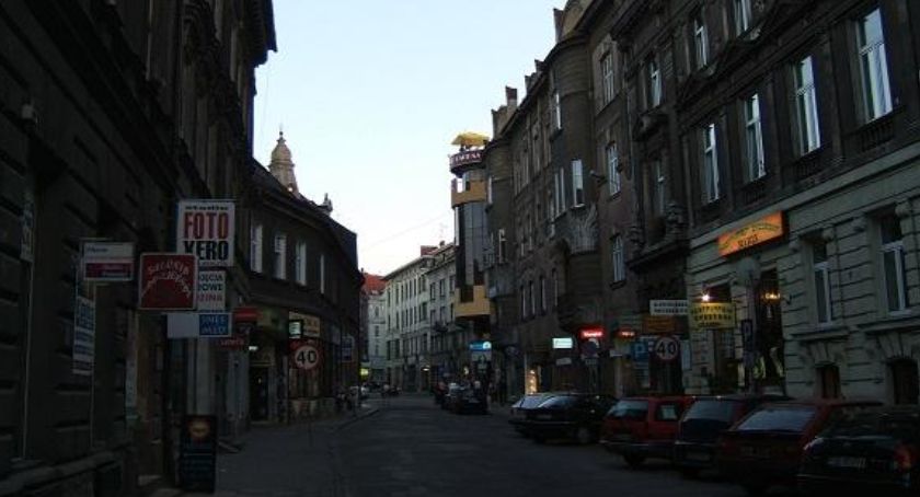 Wypowiedzenie umów najmu w kamienicach przy ulicy Barlickiego. Radny zapytał w Ratuszu o tę sprawę