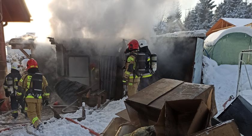 Pożar pomieszczeń, w których składowano węgiel i butle z gazem | Doszło do wybuchów FOTO