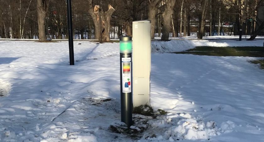 Ekosłupki w Czechowicach Dziedzicach ostrzegają już mieszkańców przed smogiem