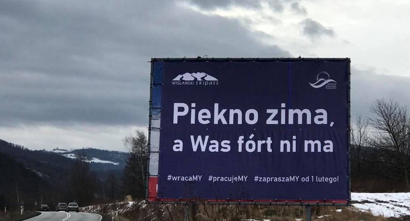 Wisła otwiera się dla turystów od 1 lutego. Całe miasto w banerach FOTO