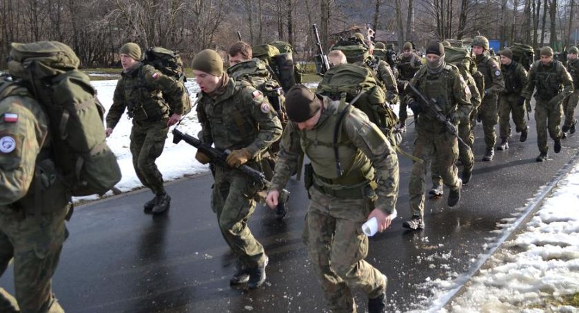 10 km biegiem w oporządzeniu. Wymagający trening bielskich spadchroniarzy