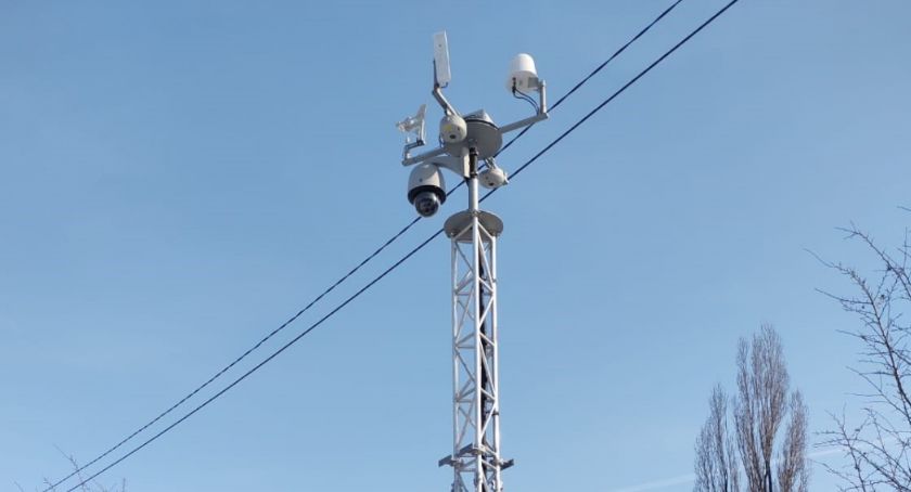 Przenośny punkt monitoringu w Bielsku-Białej | W tej chwili stoi w Hałcnowie