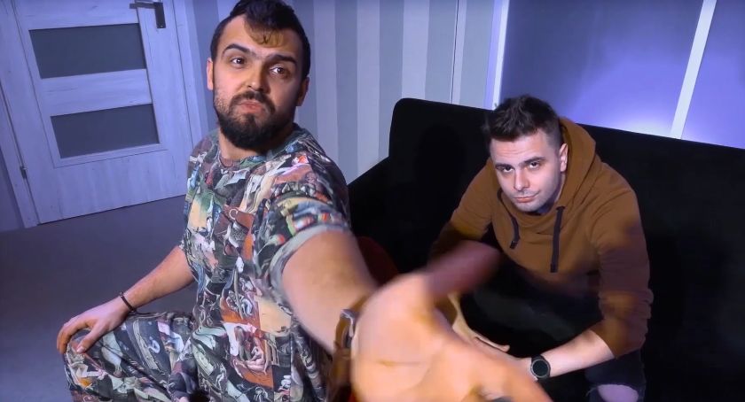 Aktorzy bielskiego Teatru prezentują ćwiczenia oddechowe dla osób po koronawirusie FILM