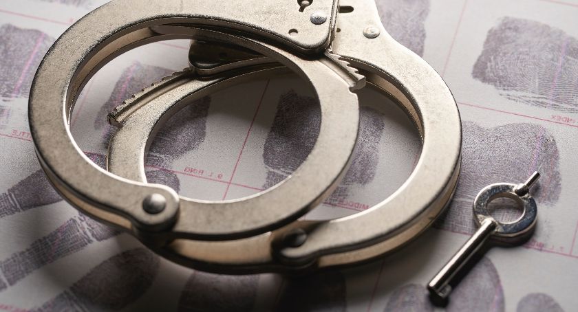 Dwaj bielszczanie obezwładnili mężczyznę, który wymachiwał pistoletem