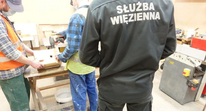 Więźniowie wykonali budki lęgowe i karmniki dla ptaków FOTO