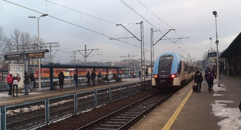 Na narty w Beskidy pociągiem | Przewoźnicy muszą dołączać dodatkowe wagony