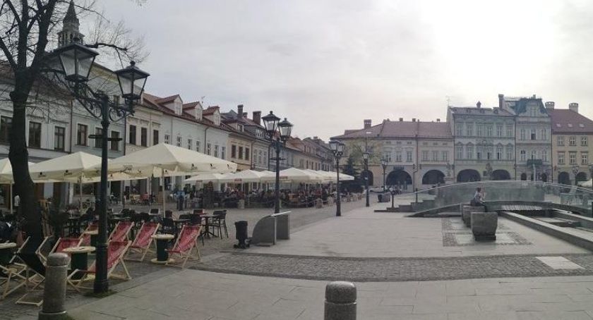  Ogródki restauracyjne od kwietnia. Zmieniają się zasady ich funkcjonowania