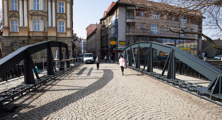 Kratownice na moście na Białej zostały zamontowane | Wkrótce zostaną podświetlone