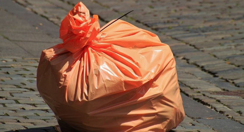 Gminy karzą za podrzucanie odpadów do PSZOK-ów
