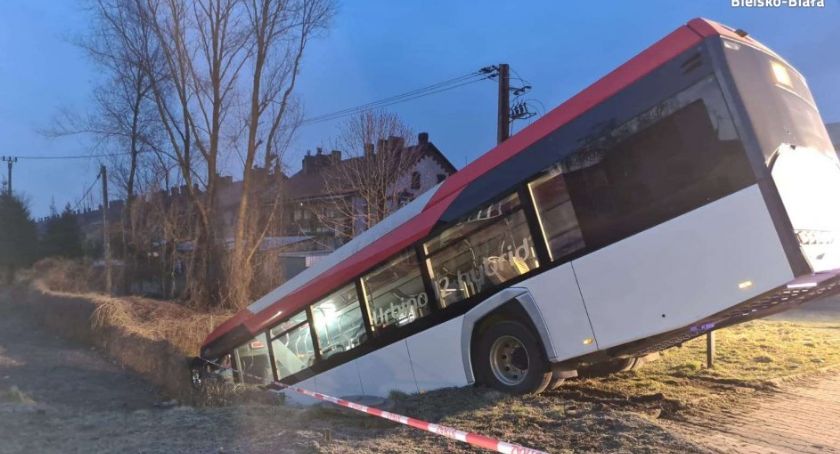 Autobus zjechał ze skarpy. Wypadek w Czechowicach-Dziedzicach