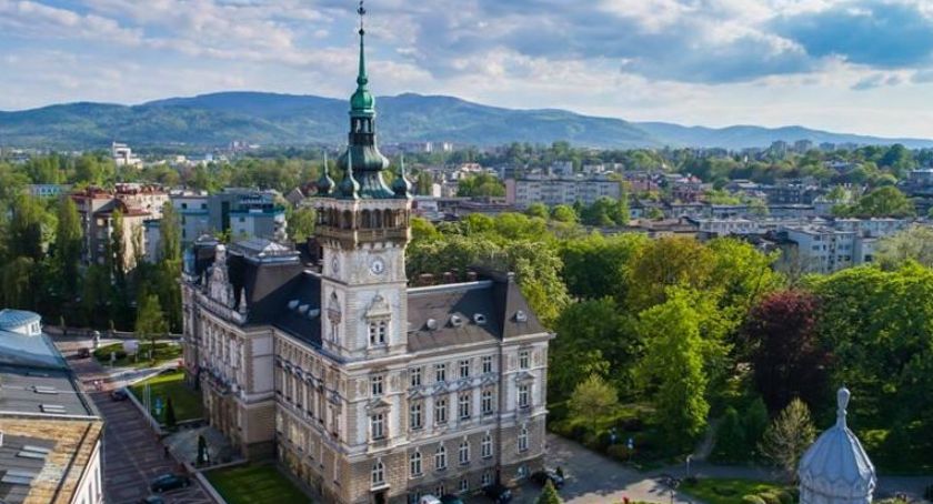 Prezydent Bielska-Białej wprowadza ograniczenia na terenie miasta. Wysoki wzrost zachorowań 