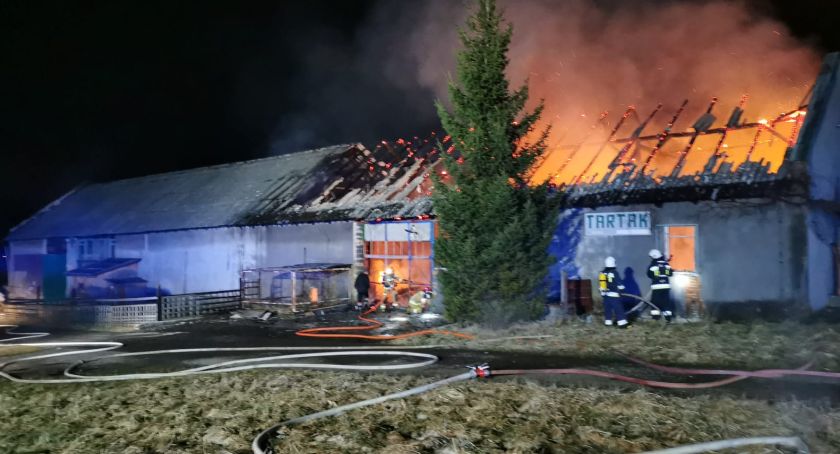 Pożar w zakładzie przetwarzającym folię w gminie Jasienica