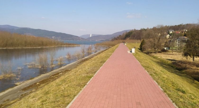 Za ponad 5 mln zł powstanie 4,6 km trasa pieszo-rowerowa wzdłuż brzegu Jeziora Żywieckiego