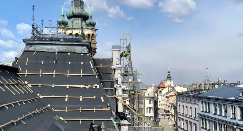 Jak idzie remont dachu w bielskim Ratuszu? FOTO