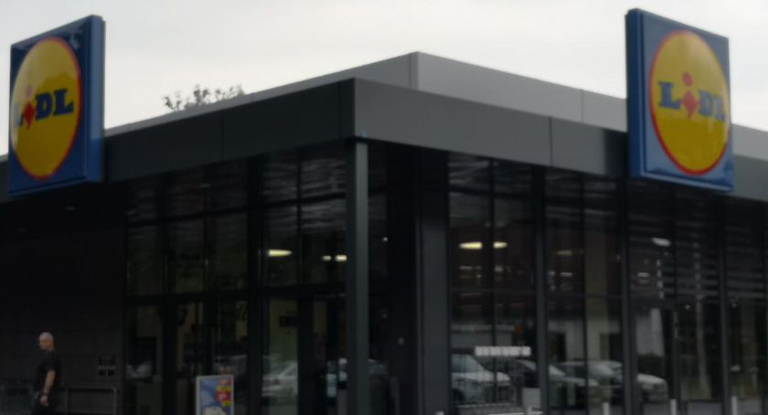 Lidl i Biedronka wydłużają godziny otwarcia, niektóre będą całodobowe