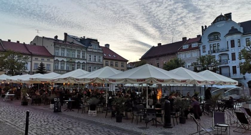 Mniej ogródków na bielskim Rynku. Za to będą bardziej ukwiecone