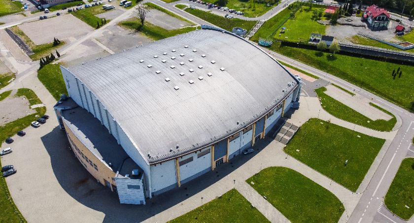Dlaczego opóźnia się otwarcie punktu szczepień w hali pod Dębowcem?