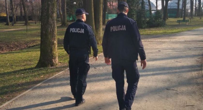 Z placu zabaw zniknęła 6-letnia dziewczynka, w poszukiwania zaangażowano psa tropiącego