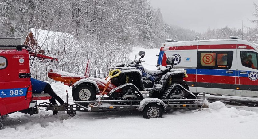 Śnieg utrudnia dojazd karetek. Z pomocą przychodzi GOPR