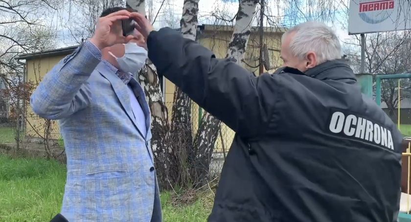 Konferencja bielskiego posła przerywana przez ochroniarza z pobliskiego zakładu FILM