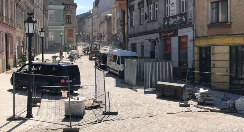 Na ulicy Głębokiej w Cieszynie rozpoczynają się prace wykończeniowe