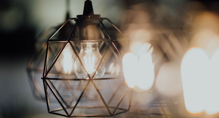 Minimalizm w oświetleniu. Wybieramy najciekawsze propozycje lamp