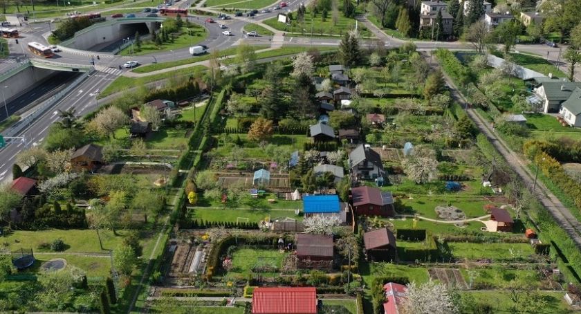 Kontrolują działkowiczów przy pomocy drona